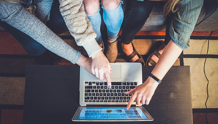 Flatmates compare broadband plans